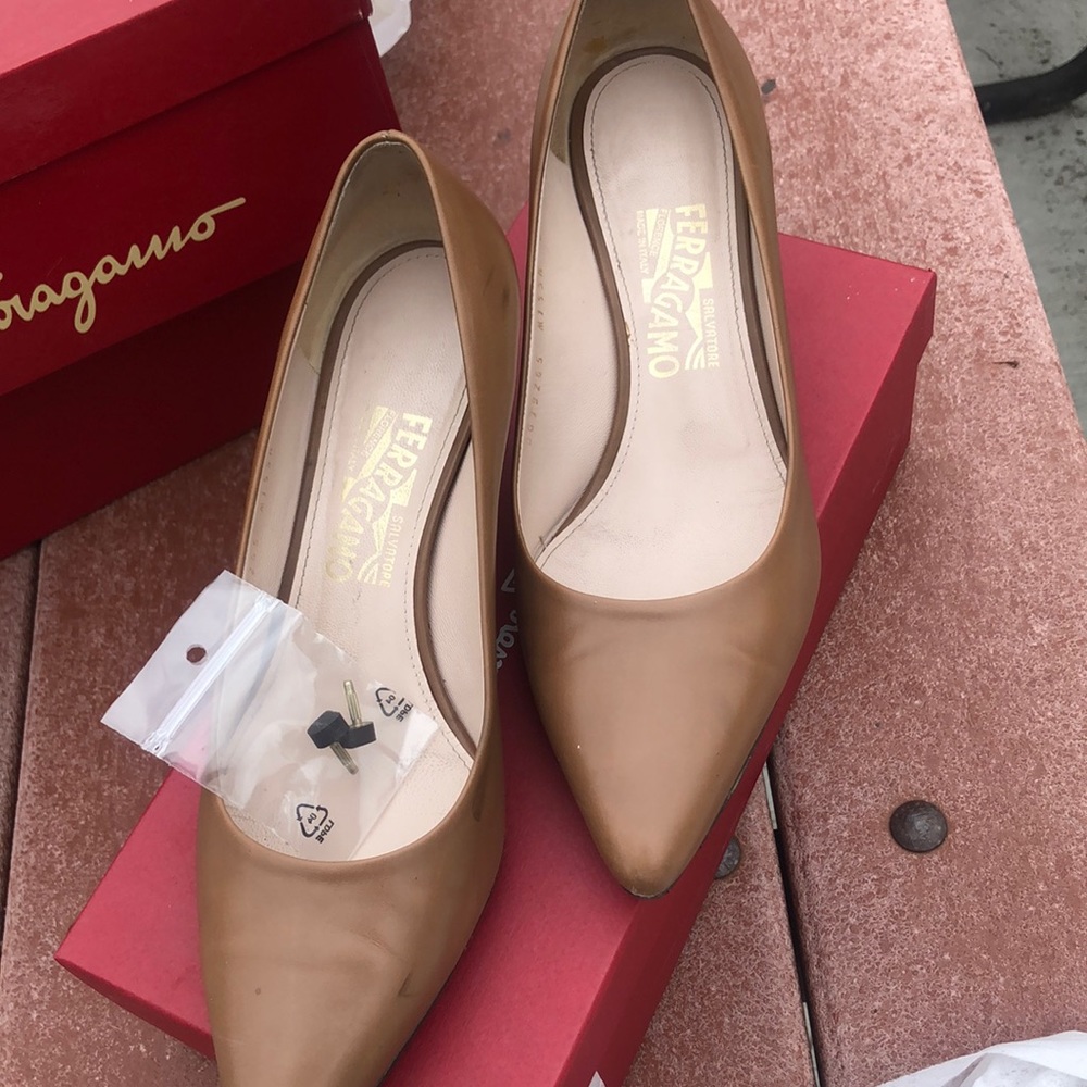Salvatore ferragamo calf heels